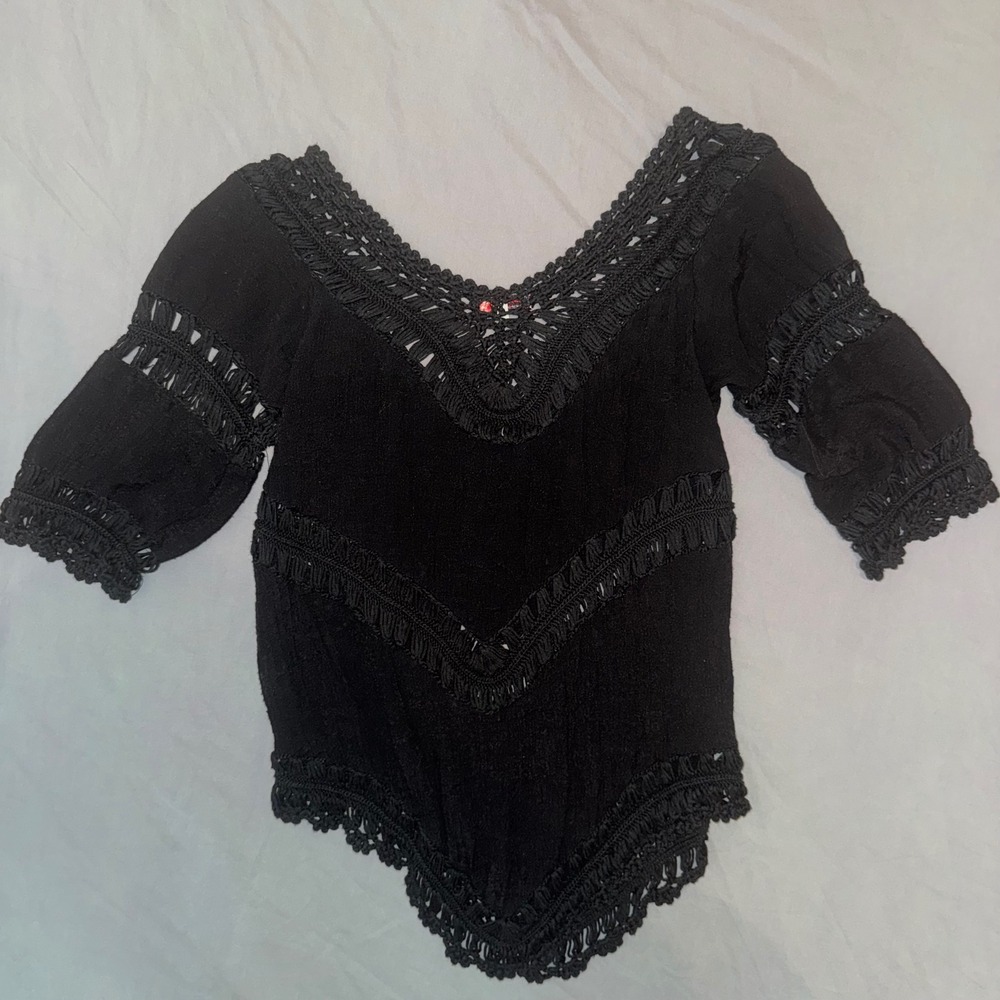 Black Crochet Lace V-Neck Boho Goth Sharkbite Blouse Small - Picture 2 of 5
